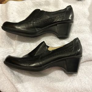 NATURALIZER - Womens Dress Shoes. Sz 9